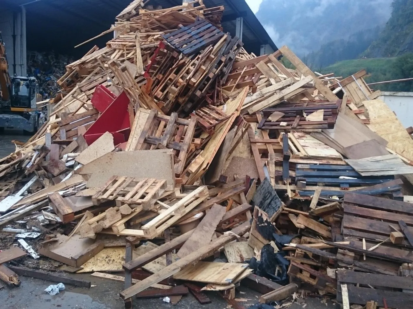 Wood waste and pallets prepared for size reduction